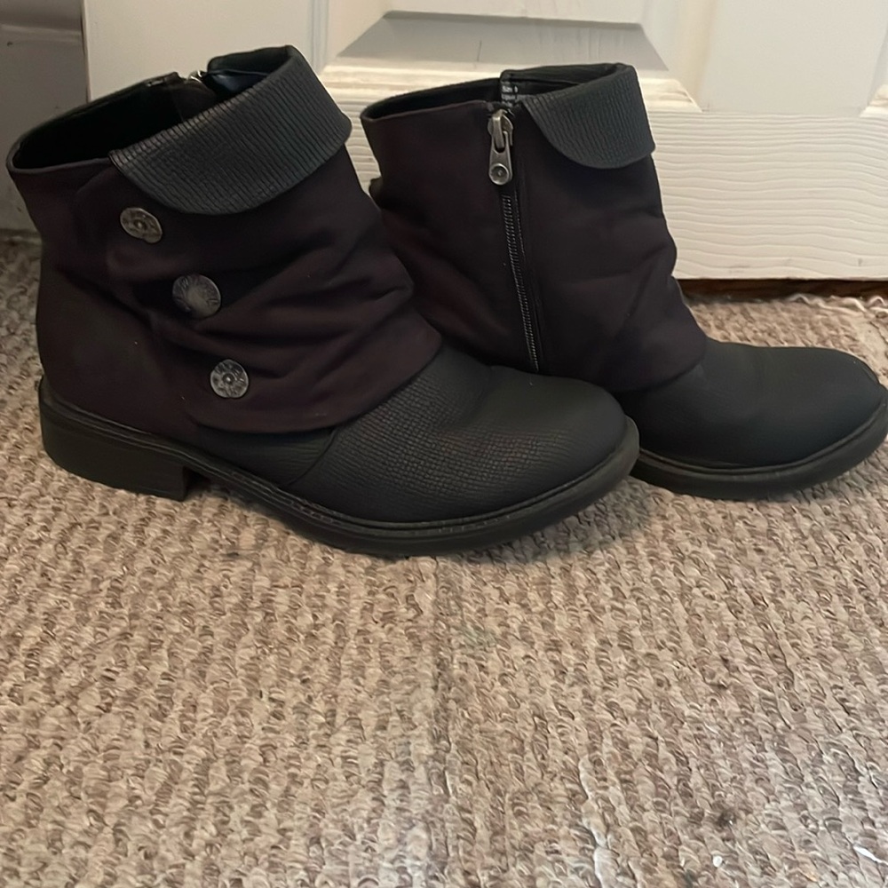 Blowfish Malibu Black Suede Nubuck Boots size 9